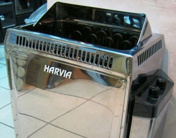 Печь Harvia Topclass в интерьере сауны