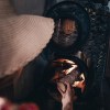 Дровяная печь IKI Loyly со стеклянной дверцей в интерьере